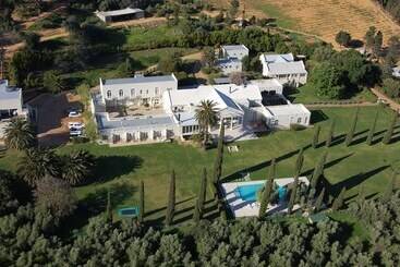 בית מלון כפרי Cascade Country Manor