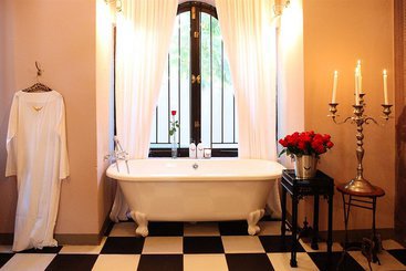 هتل Grand Africa Rooms And Rendezvous
