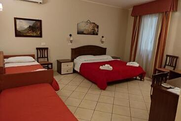 هتل Greta Rooms