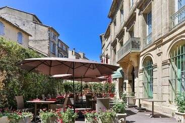 בית מלון כפרי Le Relais De Poste Arles Centre Historique