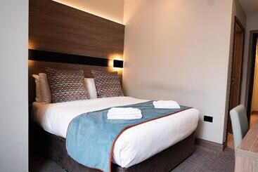 Hotel Merit Kensington