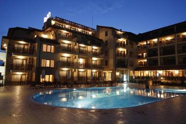 Отель Relax Holiday Complex & Spa