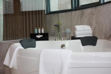 فندق Yijia International