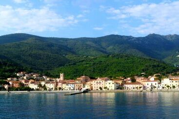 Отель Yacht Club