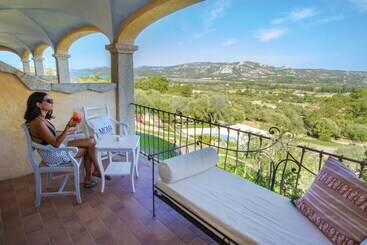 Moma Hotel Cannigione