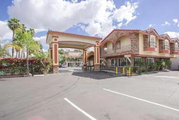 מוטל Best Inn & Suites