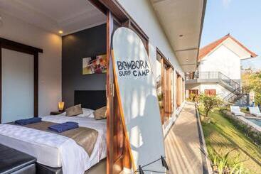 فندق Bombora Surf Camp