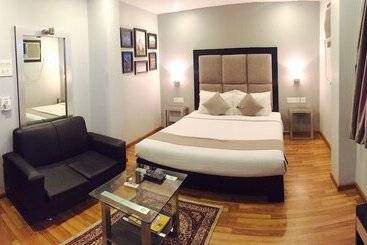 Отель Crestwood