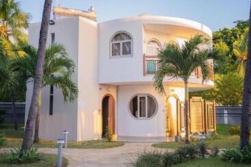 هتل Gold Beach Resort