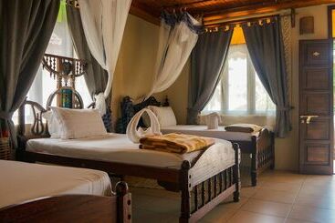 Отель Smiles Beach