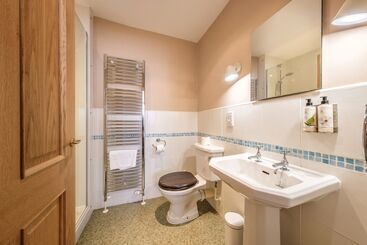 فندق The Feathers Holt