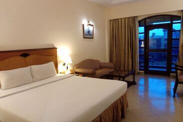 酒店 The Golden Retreat