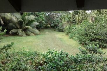 مُتل Gina's Garden Lodges