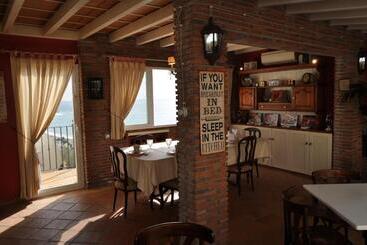 Welcome Inn Nerja Guest House Luxury Bed & Breakfast