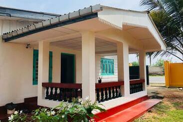 פנסיון Nadeek Guest House