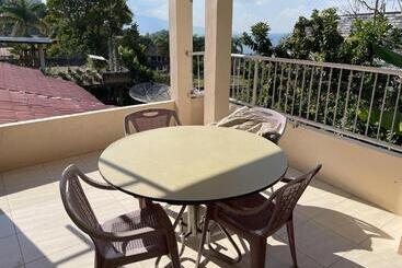 酒店 Valencia Homestay Redpartner