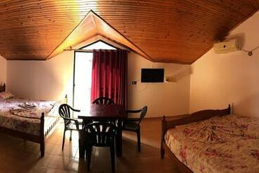 בית מלון כפרי Gjinaj