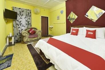 בית מלון כפרי Oyo 90519 Sibling Cottage