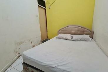 فندق Oyo 91200 Wisma Gio Amanda