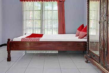 ホテル Spot On 91214 Desa Wisata Pandean