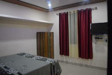 تختخواب و صبحانه Guleria Cottages