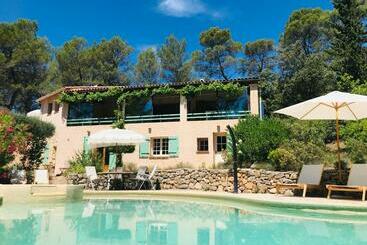 ベッドアンドブレックファースト Les Bosquets