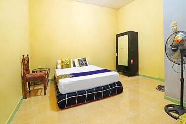 호텔 Spot On 91222 Kanjeng Mami Homestay Syariah
