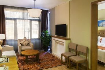 هتل Holiday Inn Changbaishan Suites, An Ihg