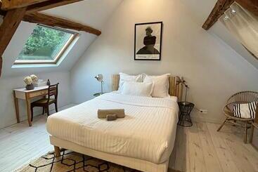 Bed and Breakfast Le Petit Château De Conteville