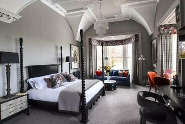 בית מלון כפרי The Meadowpark Bar, Kitchen & Rooms