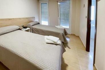 膳宿费 Hostal Restaurante Cuatro Caminos