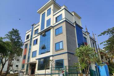 בית מלון כפרי Ashray Residency