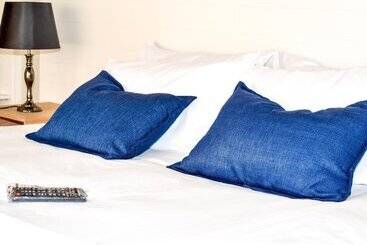 تختخواب و صبحانه Amabwe Guesthouse