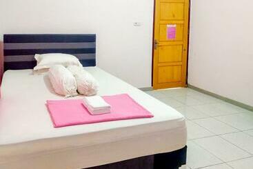 Reddoorz @ Makarios Hotel Poso