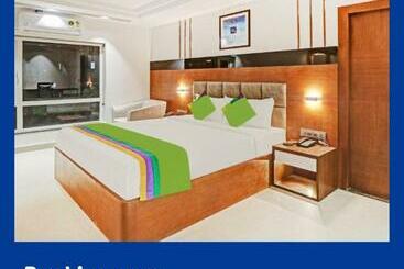 בית מלון כפרי Treebo Emora Grand