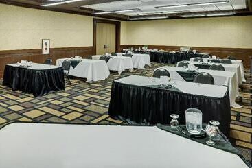 هتل Chateau Nova Yellowhead