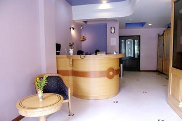 هتل The Menino Regency
