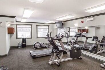 Velora Hinton, Ascend Hotel Collection