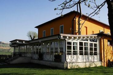 בית מלון כפרי Relais Villa Fornari