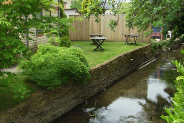 בית מלון כפרי Riverside House