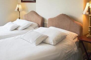 膳宿费 Leaded Light Guest House