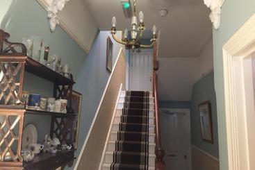 Пансион The Warwick Guesthouse