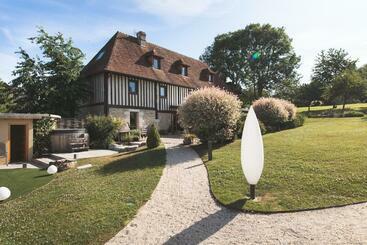 بنسيون Maisons D Hôtes   Domaine Le Coq Enchanté