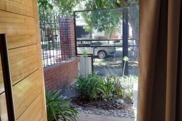 تختخواب و صبحانه Petit Jardin