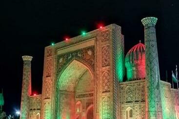 膳宿费 Royal Lux Guest House