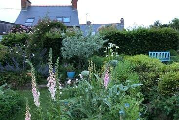 تختخواب و صبحانه La Chambre Du Capitaine