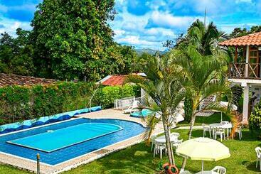 تختخواب و صبحانه Campestre Amathea