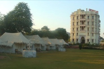 Отель Satyam Palace Resort