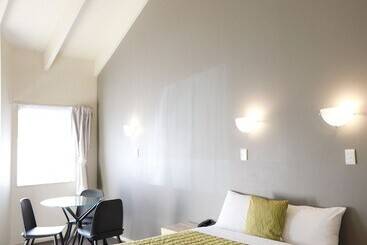 مُتل Airport Manor Inn