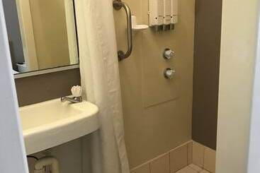 מוטל The Cubana Ballina